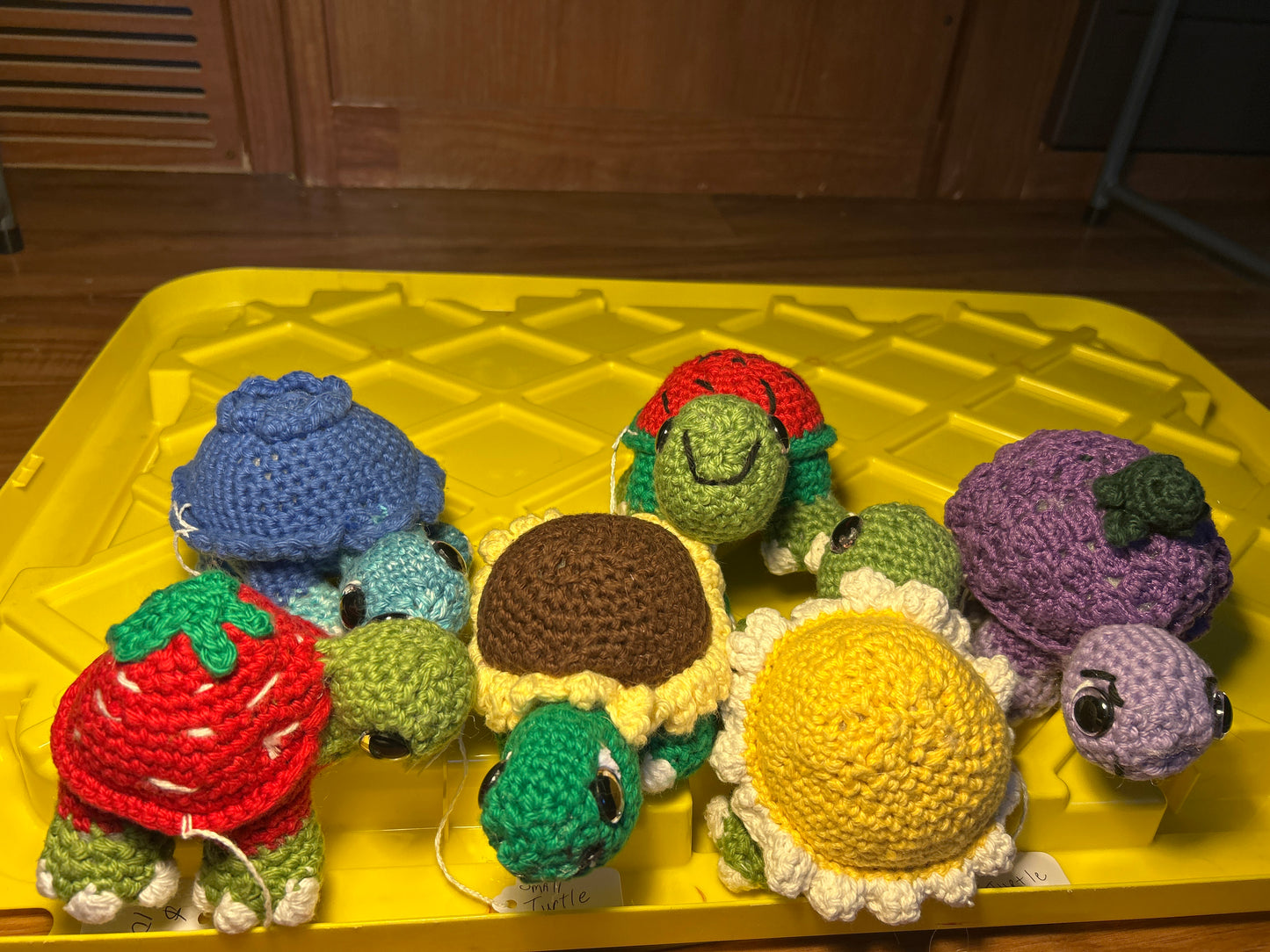 Crocheted Small turtles